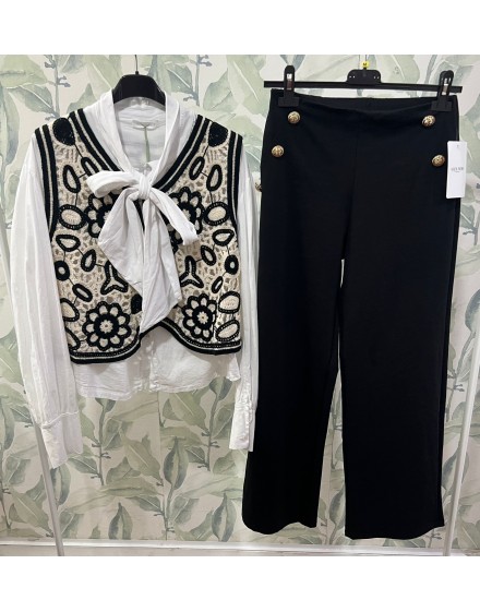 Pantalón recto negro Botones dorados